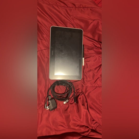 Wacom 13.3 Inch Digital Art Tablet - Picture 2 of 4